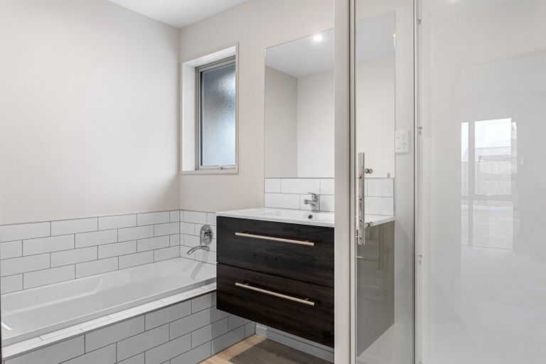 Photo of property in 18 Grey View Grove, Rangiora, 7400