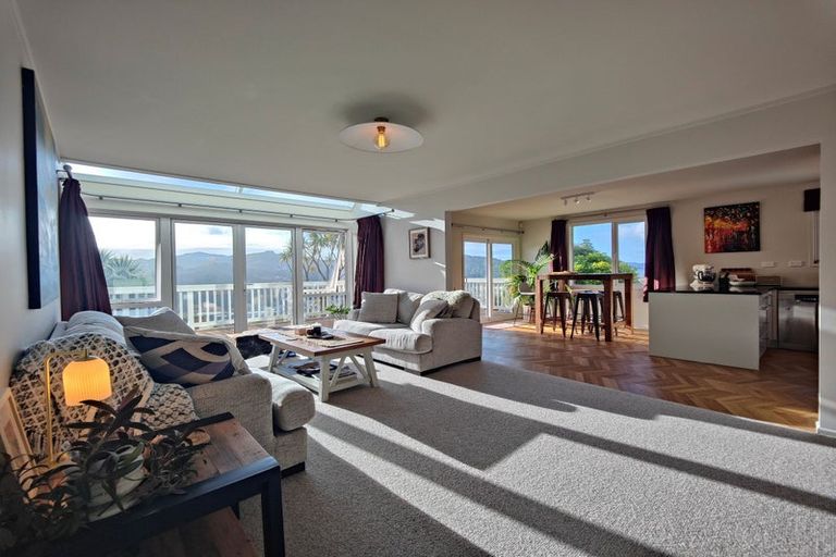 Photo of property in 8 Selkirk Way, Karori, Wellington, 6012
