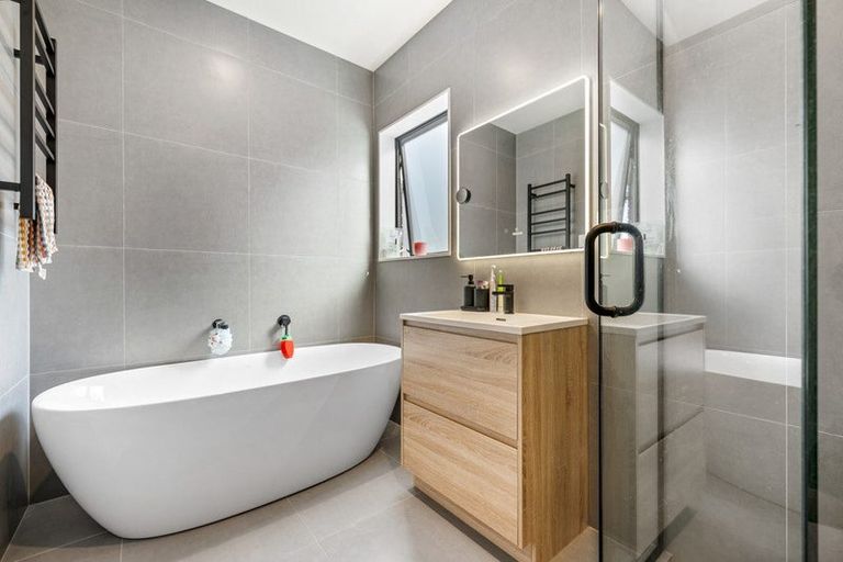 Photo of property in 6 Coast Garden Drive, Hobsonville, Auckland, 0616