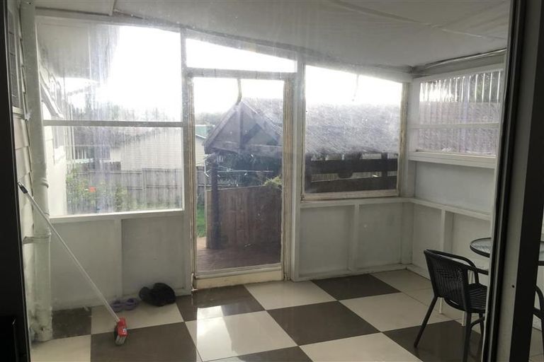 Photo of property in 3 Papa Place, Birkdale, Auckland, 0626