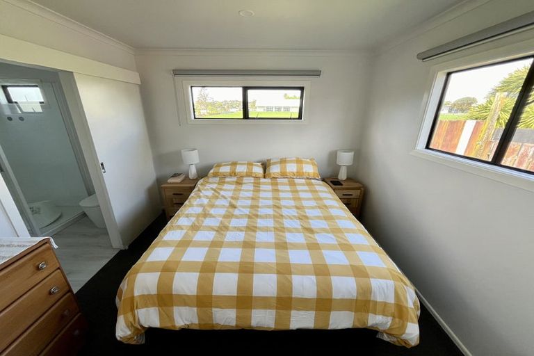 Photo of property in 8 Roseneath Place, Birkdale, Auckland, 0626