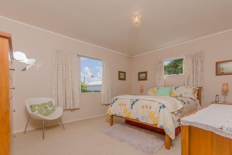 Photo of property in 91 Lynwood Road, New Lynn, Auckland, 0600