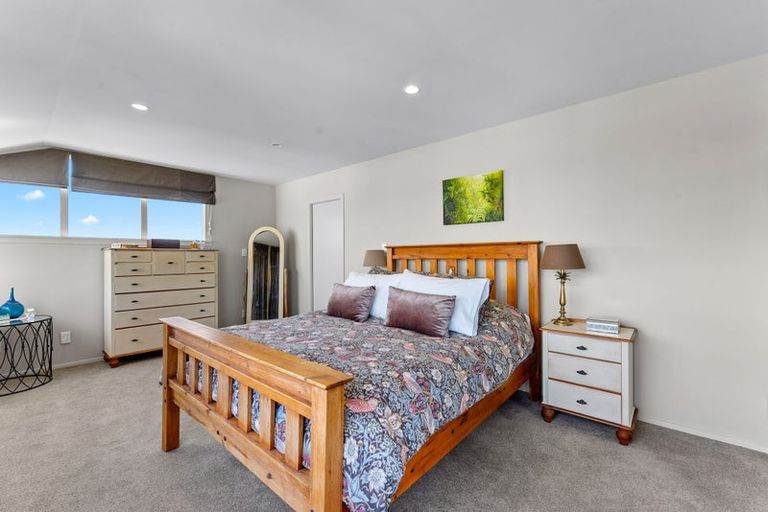 Photo of property in 15 Seaview Road, Castor Bay, Auckland, 0620