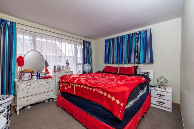 Photo of property in 33 Oriana Crescent, Hornby, Christchurch, 8042