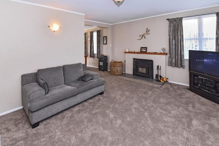 Photo of property in 4 Lyndon Place, Manurewa, Auckland, 2102