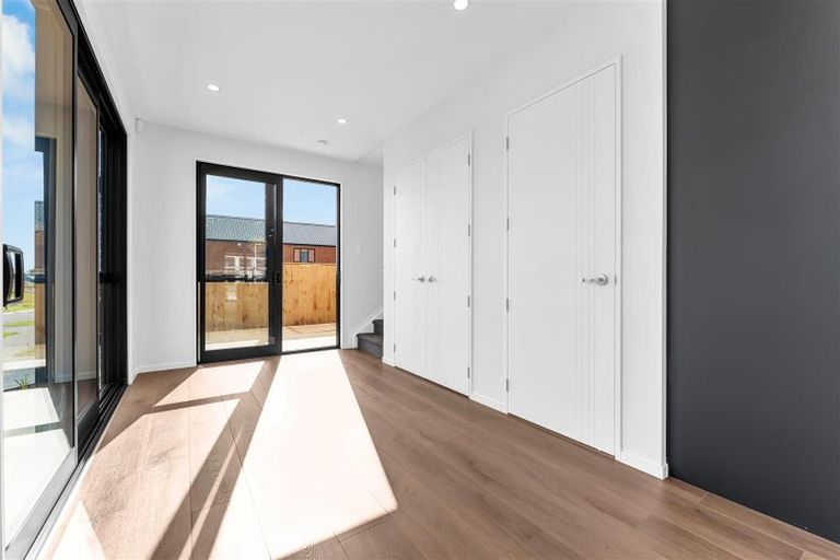Photo of property in 16 Waimarie Drive, Karaka, 2578