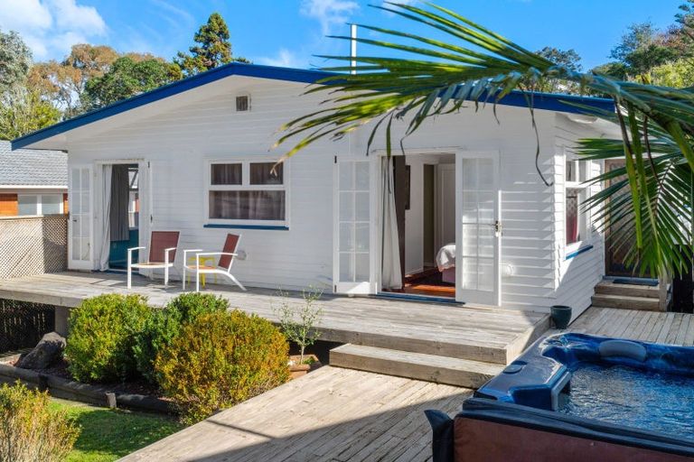 Photo of property in 11 Arosa Place, Forrest Hill, Auckland, 0620