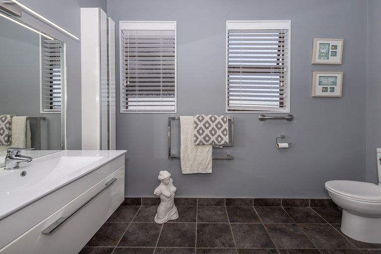 Photo of property in 22 Queen Street, Westport, 7825