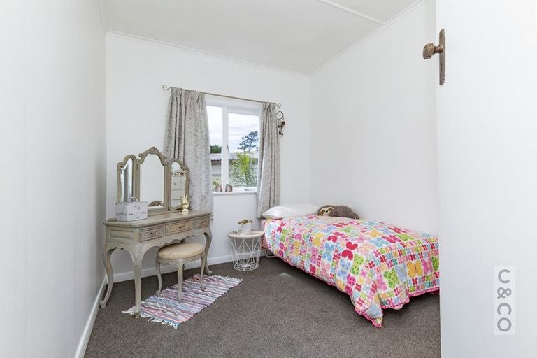 Photo of property in 18 Kent Terrace, Riverhead, 0820