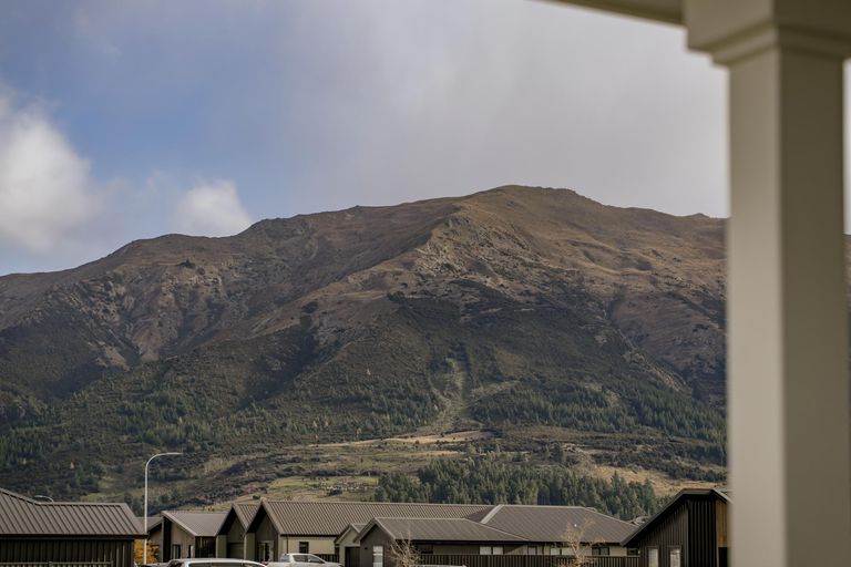 Photo of property in 105 Burdon Loop, Lake Hawea, 9382