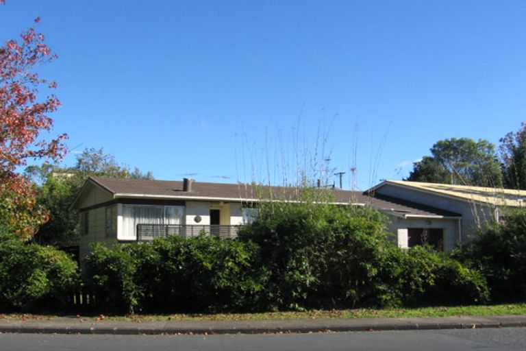 Photo of property in 2/94 Kaurilands Road, Titirangi, Auckland, 0602