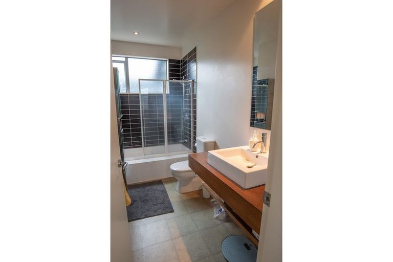 Photo of property in 4 Tiketike Way, Brooklyn, Wellington, 6021