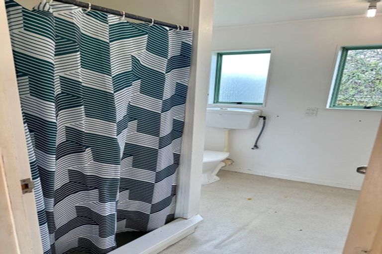 Photo of property in 120 Eskdale Road, Birkdale, Auckland, 0626