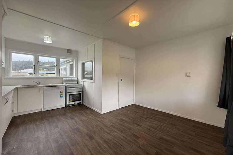 Photo of property in 9 Wainhouse Street, Stokes Valley, Lower Hutt, 5019