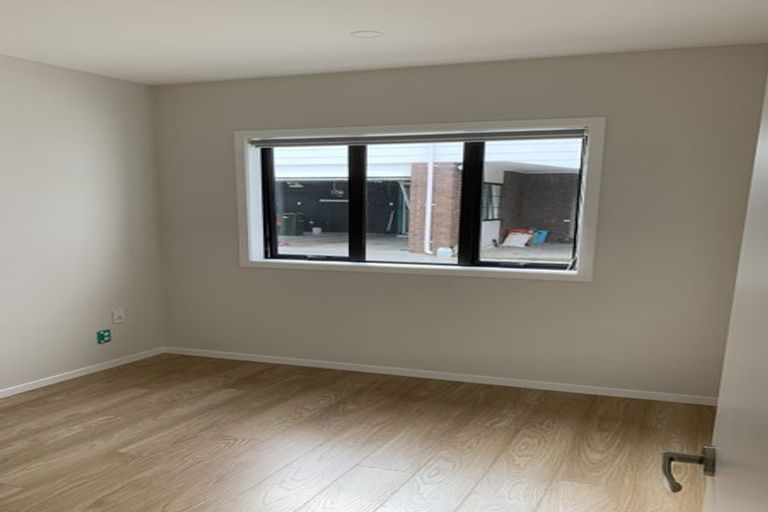 Photo of property in 5 Tawa Road, Te Atatu Peninsula, Auckland, 0610