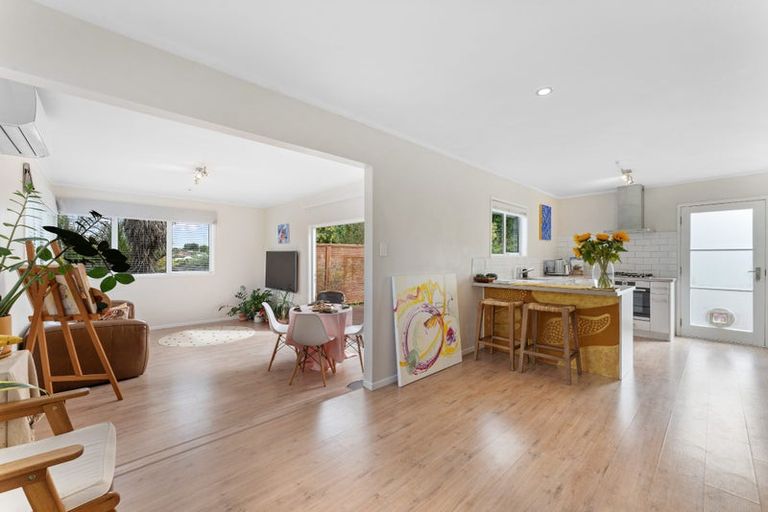 Photo of property in 1/133 Edmonton Road, Te Atatu South, Auckland, 0610