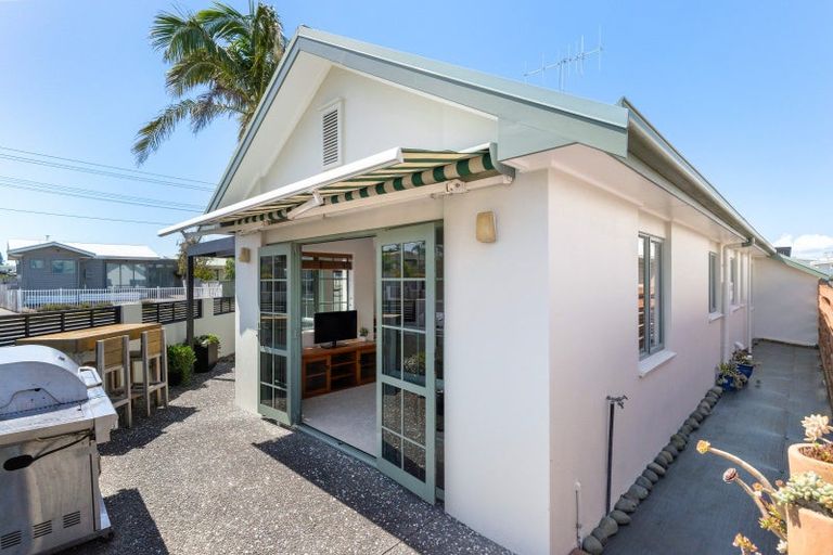 Photo of property in 201 Ocean Road, Whangamata, 3620