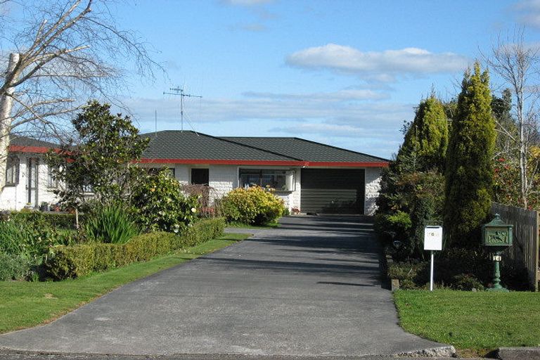 Photo of property in 14 Oaklea Avenue, Marton, 4710