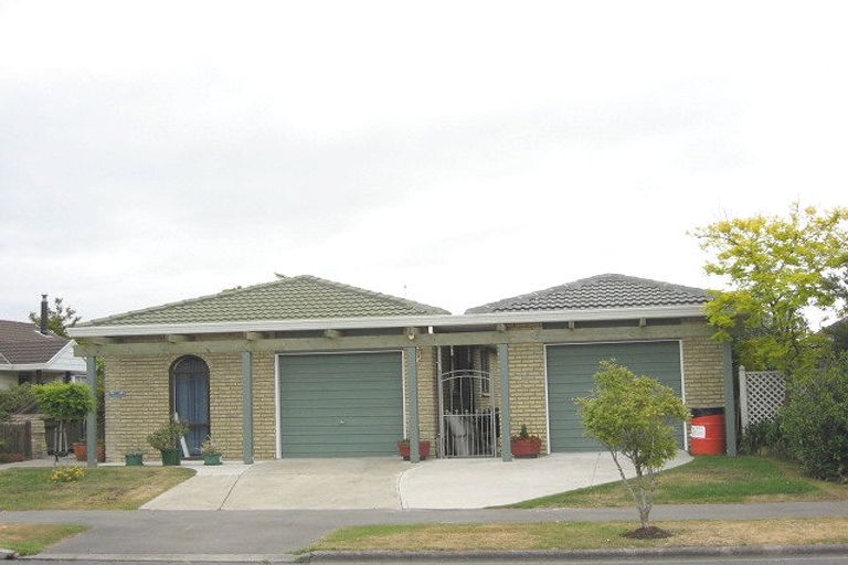 Photo of property in 37 Radiata Avenue, Parklands, Christchurch, 8083