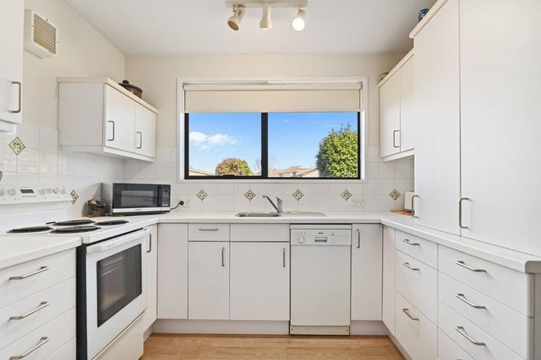 Photo of property in 40 Ambleside Drive, Burnside, Christchurch, 8053