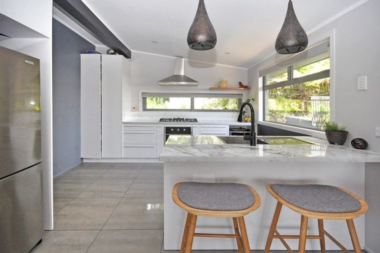 Photo of property in 14 Konini Road, Titirangi, Auckland, 0604