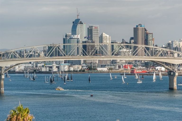 Photo of property in 24 Bridge View Road, Birkenhead, Auckland, 0626