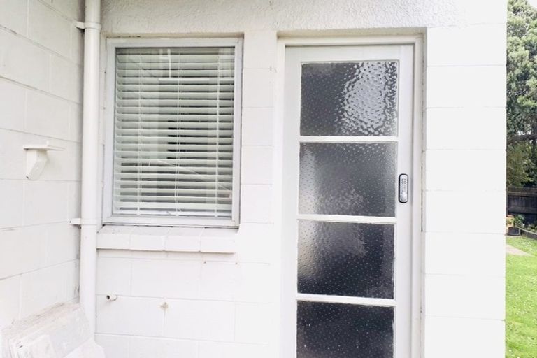 Photo of property in 1/88 East Coast Road, Milford, Auckland, 0620