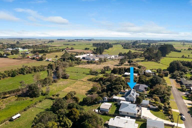 Photo of property in 14 Cumming Street, Okato, 4335