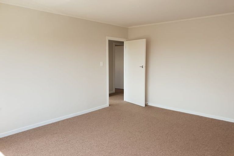 Photo of property in 9 Lex Avenue, Green Bay, Auckland, 0604