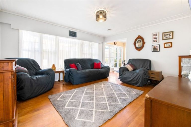 Photo of property in 104 Lincoln Park Avenue, Massey, Auckland, 0614