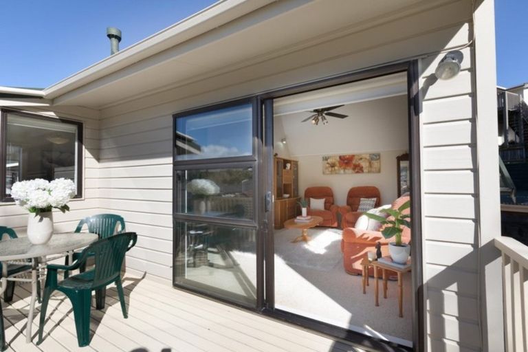 Photo of property in 27a Shackle Lane, Whitby, Porirua, 5024