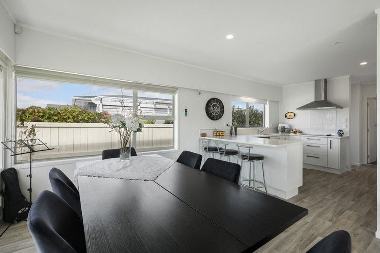 Photo of property in 8 Sandleigh Drive, Athenree, Katikati, 3177