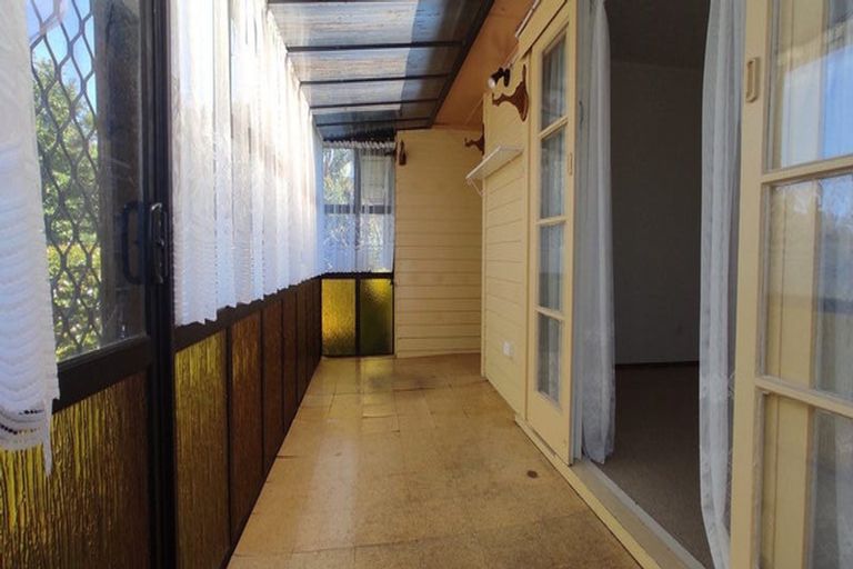 Photo of property in 10 Beaufield Lane, Te Atatu Peninsula, Auckland, 0610