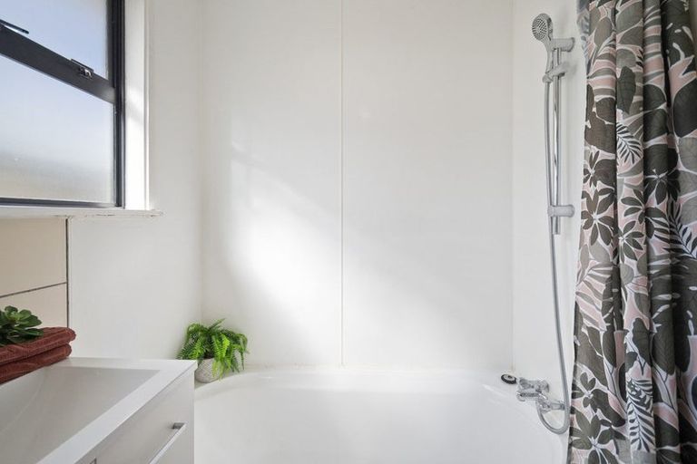 Photo of property in 40 Andrew Avenue, Roslyn, Palmerston North, 4414