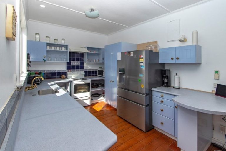 Photo of property in 99 Wellesley Road, Napier South, Napier, 4110