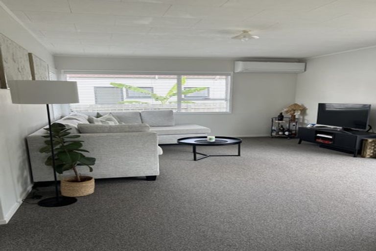 Photo of property in 95 Santiago Crescent, Unsworth Heights, Auckland, 0632