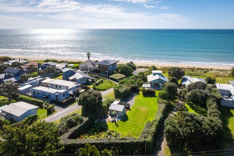 Photo of property in 10 Moori Road, Waimarama, 4294