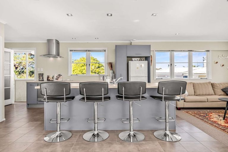 Photo of property in 33 James Mcleod Road, Shelly Beach, South Head, 0874