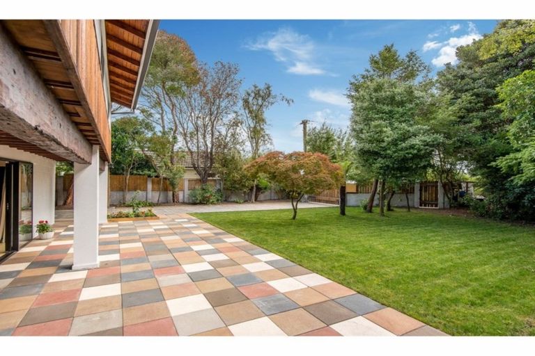 Photo of property in 23 Derrett Place, Saint Martins, Christchurch, 8022