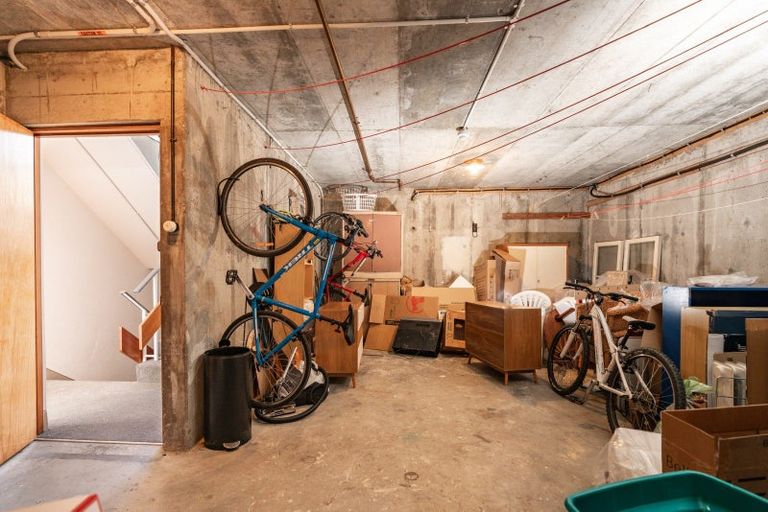 Photo of property in 1/24 Patanga Crescent, Thorndon, Wellington, 6011