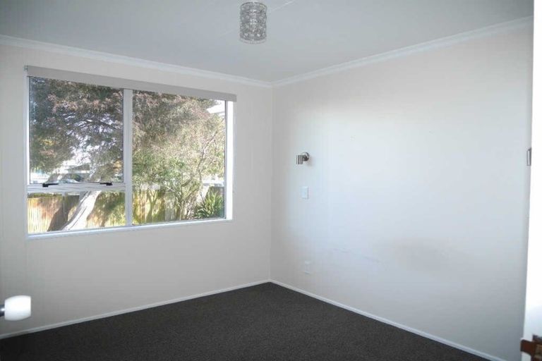 Photo of property in 32 Makarini Street, Paraparaumu, 5032