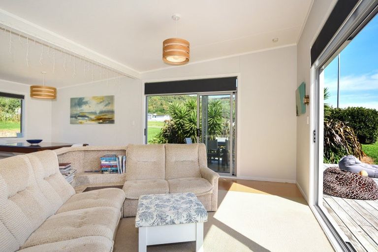 Photo of property in 3 Mahia Heights Drive, Mahia, 4198