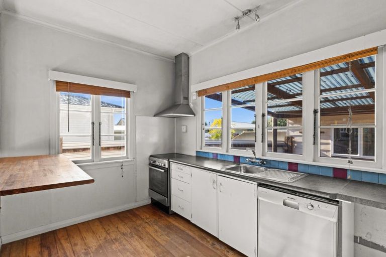 Photo of property in 33 Avondale Road, Taradale, Napier, 4112