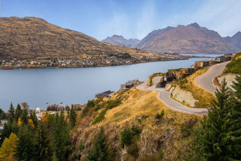 Photo of property in 44 Angelo Drive, Queenstown Hill, Queenstown, 9300