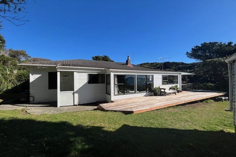 Photo of property in 15 Pukerua Beach Road, Pukerua Bay, 5026