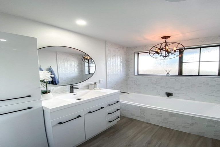 Photo of property in 15 Flaxwood Lane, Waltham, Christchurch, 8023