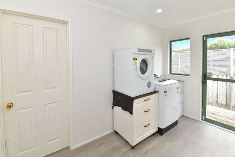 Photo of property in 11 Cabeleigh Drive, Helensville, 0800