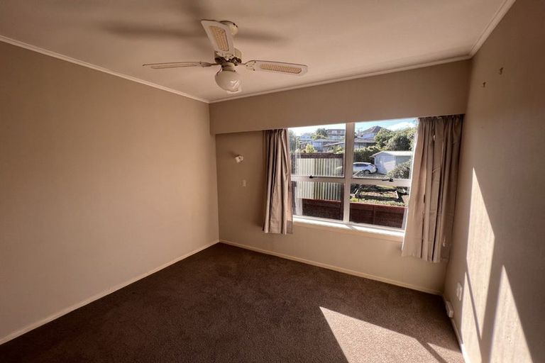 Photo of property in 86 Rosario Crescent, Red Beach, 0932
