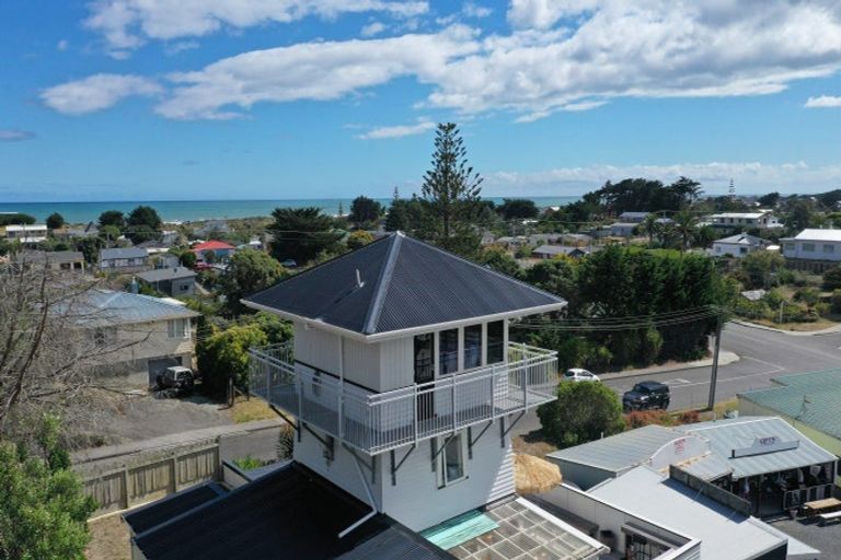 Photo of property in 112 Kahukura Avenue, Waitarere Beach, Levin, 5510