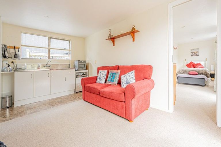 Photo of property in 12 Orewa Heights Crescent, Orewa, 0931